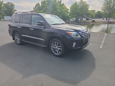 Used 2014 Lexus LX 570 4WD image 29