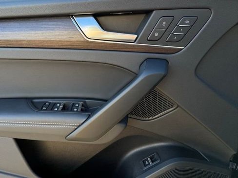 Certified 2025 Audi Q5 2.0T Premium Plus image 10