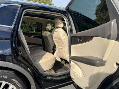 Used 2018 Lincoln MKX Reserve w/ Lincoln MKX Climate Package FWD image 15
