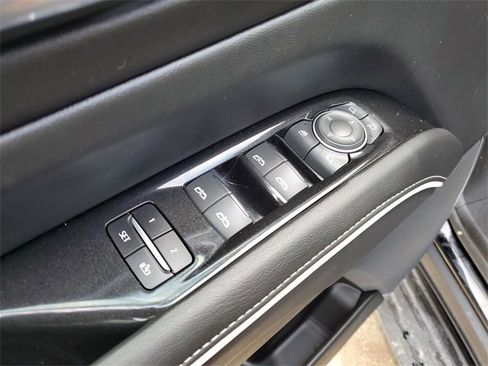 Used 2021 Cadillac Escalade ESV Premium Luxury image 24