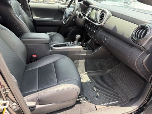 Used 2019 Toyota Tacoma TRD Off-Road AWD/4WD image 24
