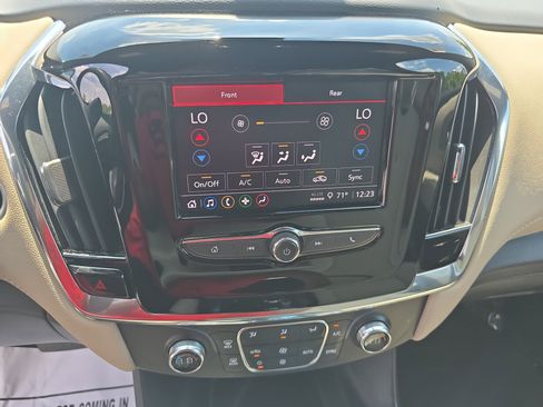 Used 2023 Chevrolet Traverse LS AWD/4WD image 19