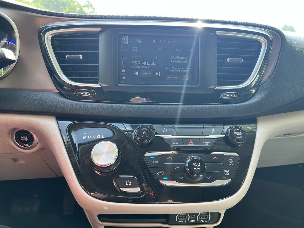 Used 2023 Chrysler Voyager LX FWD image 11