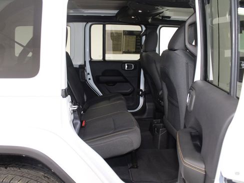 Used 2024 Jeep Wrangler Sahara image 33