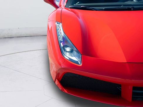 Used 2019 Ferrari 488 Spider image 16