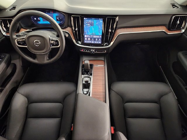 Certified 2026 Volvo V60 B5 Cross Country Plus w/ Protection Package Premier AWD/4WD image 4