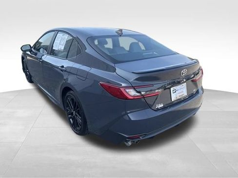 Used 2025 Toyota Camry SE FWD image 3