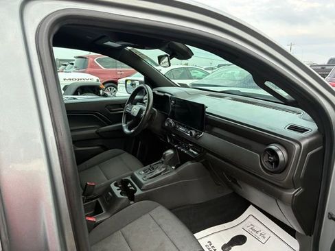 Used 2023 Chevrolet Colorado W/T image 5