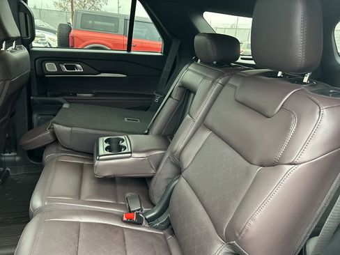 Used 2025 Ford Explorer Platinum image 10