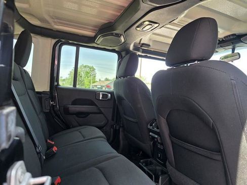 Used 2020 Jeep Wrangler Unlimited Sahara w/ Dual Top Group AWD/4WD image 27