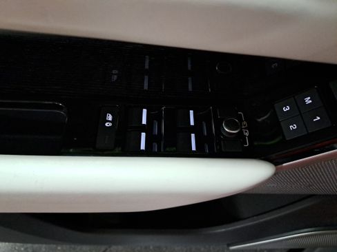 Used 2018 Land Rover Range Rover Velar R-Dynamic HSE AWD/4WD image 29