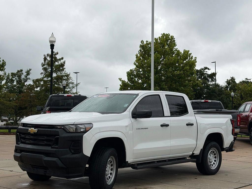 Used 2024 Chevrolet Colorado W/T RWD image 8