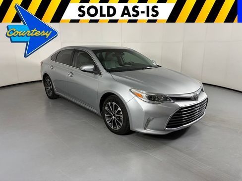 Used 2018 Toyota Avalon XLE w/ All Weather Liner Package FWD image 1