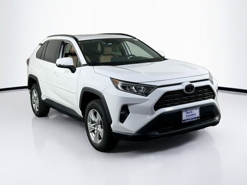 Used 2019 Toyota RAV4 XLE w/ Convenience Package AWD/4WD image 3
