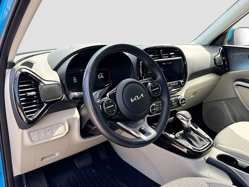 Used 2025 Kia Soul EX FWD image 6