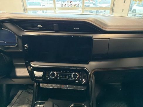 Used 2025 GMC Sierra 1500 AT4 w/ AT4 Premium Package AWD/4WD image 26