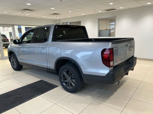 Used 2023 Honda Ridgeline Sport image 5