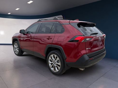 Used 2022 Toyota RAV4 XLE Premium image 3