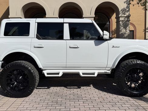 Used 2024 Ford Bronco Outer Banks AWD/4WD image 4
