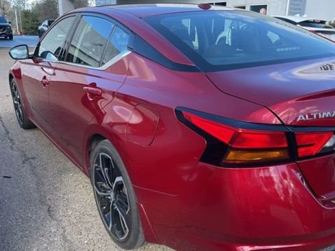 Used 2023 Nissan Altima 2.5 SR w/ SR Premium Package image 9