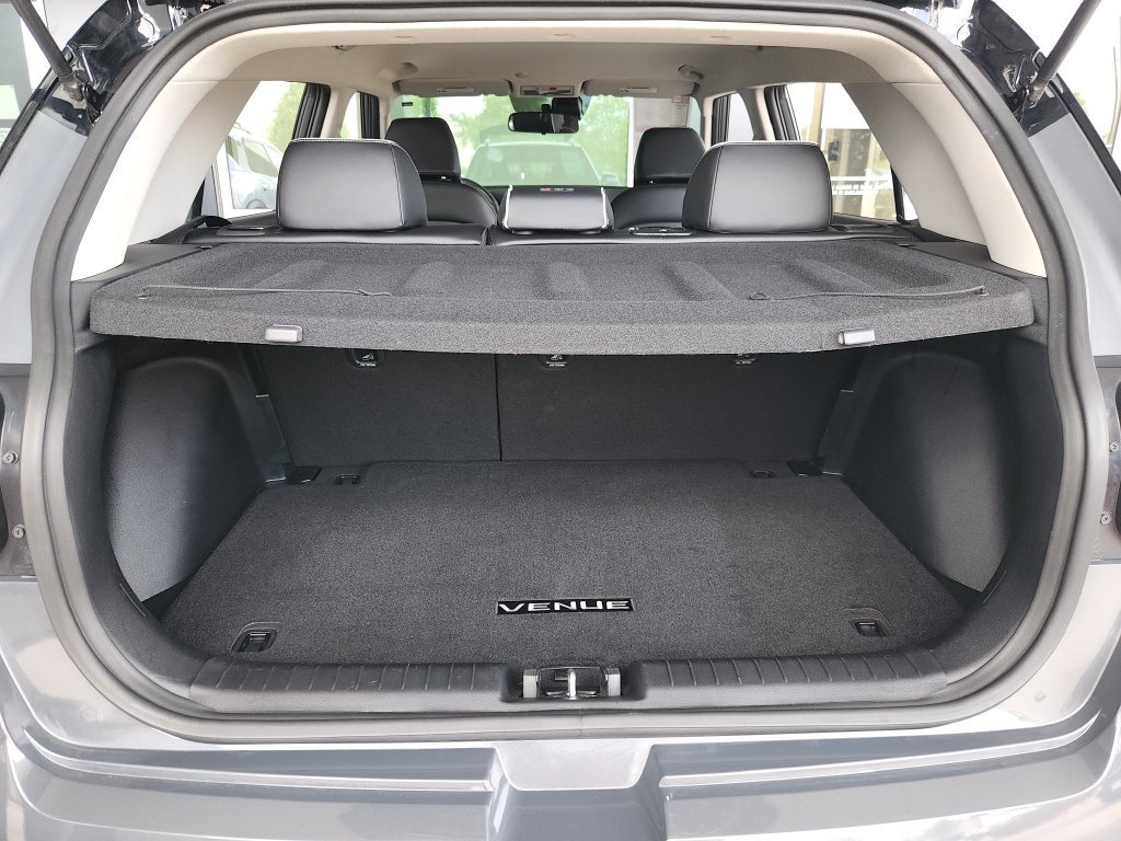 Used 2024 Hyundai Venue Limited FWD image 14