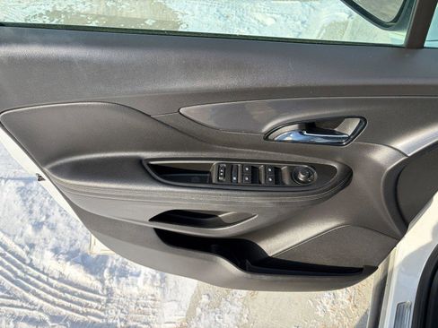 Used 2017 Buick Encore Essence image 9