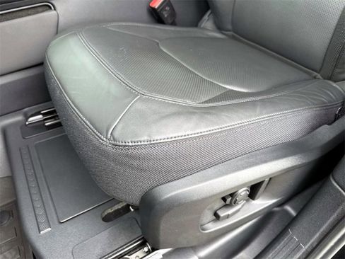 Used 2025 Land Rover Defender 110 V8 image 18