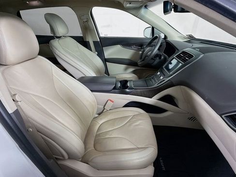 Used 2018 Lincoln MKX Reserve w/ Lincoln MKX Climate Package image 28