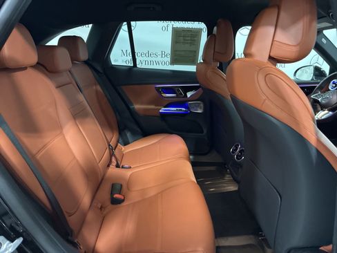 Used 2025 Mercedes-Benz GLC 350e 4MATIC image 31