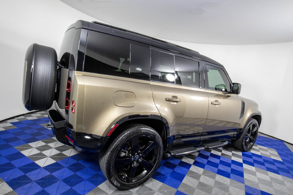 Used 2024 Land Rover Defender 110 X-Dynamic SE AWD/4WD image 6