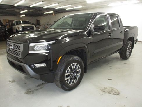 Used 2024 Nissan Frontier SL w/ Technology Package AWD/4WD image 3