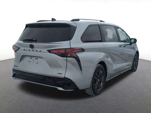 Used 2025 Toyota Sienna XSE image 6