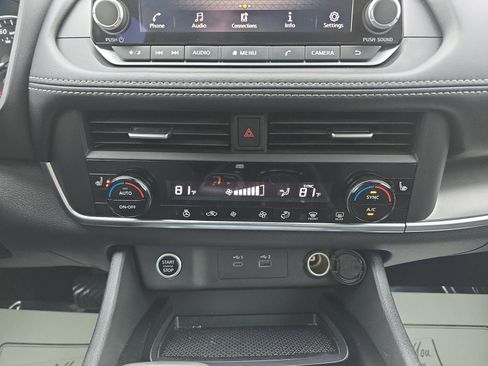 Used 2023 Nissan Rogue SV w/ SV Premium B Package image 24