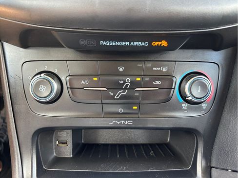 Used 2017 Ford Focus SE FWD image 23