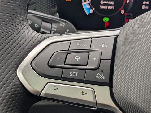 New 2026 Volkswagen Tiguan SE R-Line FWD image 34