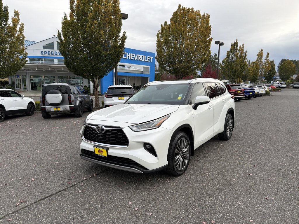 Used 2021 Toyota Highlander Platinum AWD/4WD image 1