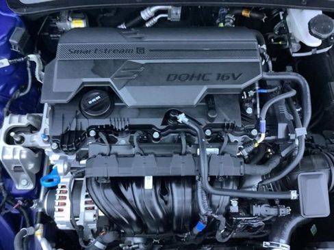 Certified 2025 Hyundai Elantra Sport image 10