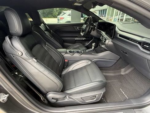 Used 2025 Ford Mustang GT Premium RWD image 17