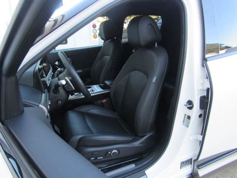 Used 2024 Genesis GV60 RWD image 6