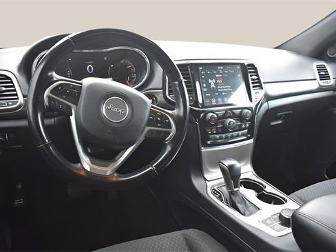 Used 2020 Jeep Grand Cherokee Laredo w/ 18" Wheel & 8.4" Radio Group image 12