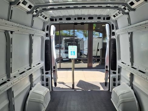 Used 2024 RAM ProMaster 2500 w/ Convenience Group FWD image 12