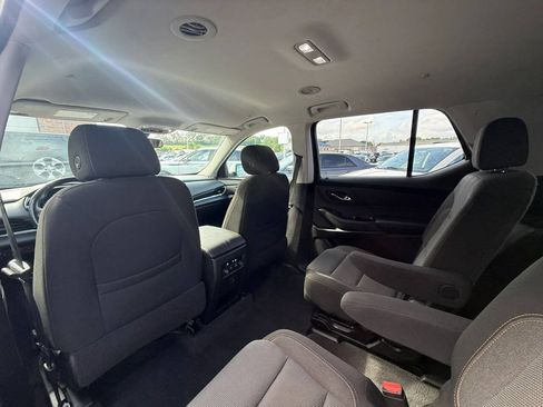 Used 2019 Chevrolet Traverse LT FWD image 18