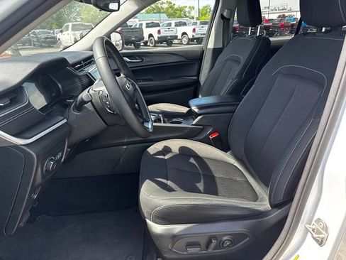 Certified 2024 Jeep Grand Cherokee Laredo AWD/4WD image 21