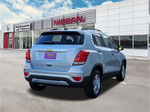 Used 2020 Chevrolet Trax LT w/ LT Convenience Package image 7