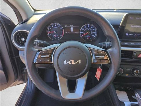 Used 2022 Kia Forte LXS FWD image 13