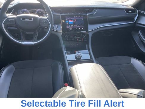 Used 2024 Jeep Grand Cherokee Altitude image 17