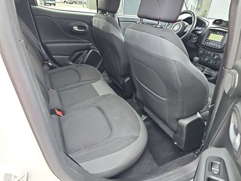 Used 2023 Jeep Renegade Latitude w/ Sun/Sound Group AWD/4WD image 15