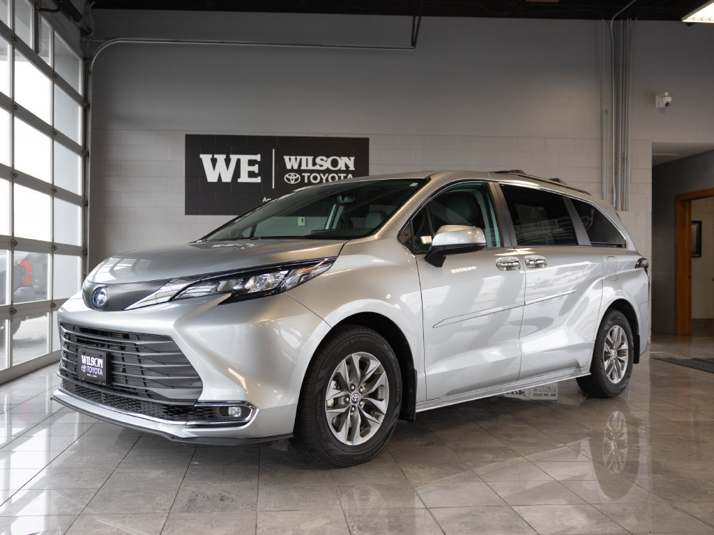 Certified 2024 Toyota Sienna XLE w/ XLE Plus Package FWD image 2