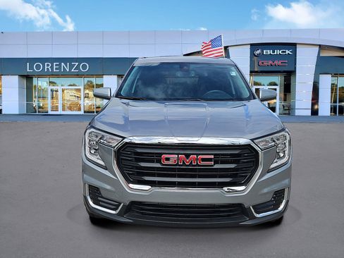 Used 2024 GMC Terrain SLE image 2
