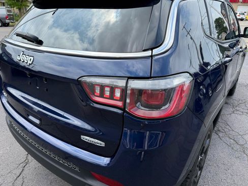 Used 2019 Jeep Compass Latitude AWD/4WD image 11
